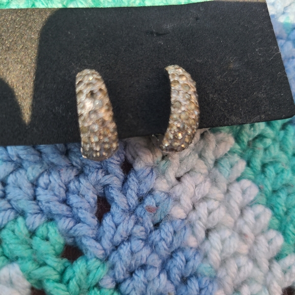 Vintage Jeweled Clip On Earrings - Picture 3 of 7